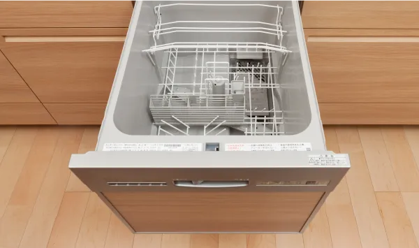 キッチンに組み込まれたビルトイン食洗機